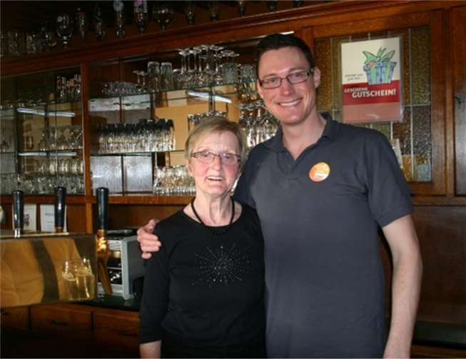 Auch Wirtin Paula aus dem Restaurant „Zum Isertal“ in Kleinmaischeid kam Jörg Röder zu Hilfe. privat