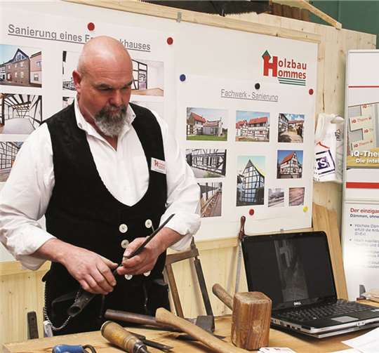 Auch Zimmermann Ulrich Brandtner gehört zum Team. Er ist seit 16 Jahren in der Firma tätig.