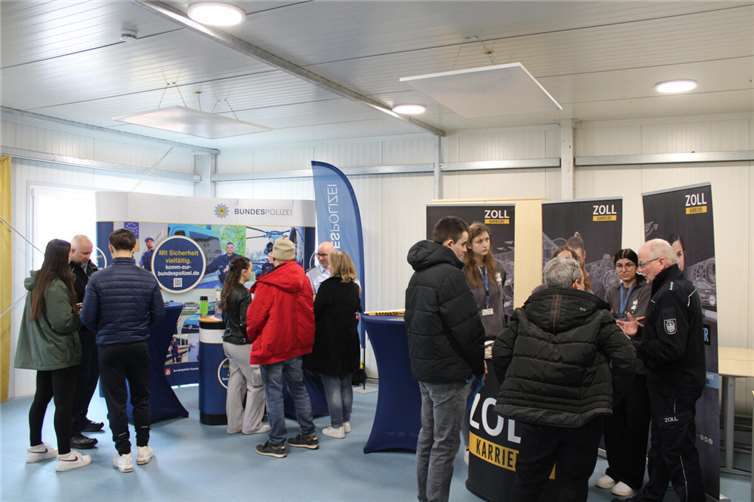 Auch Zoll und Polizei informierten über ihre vielfältigen, beruflichen Möglichkeiten.