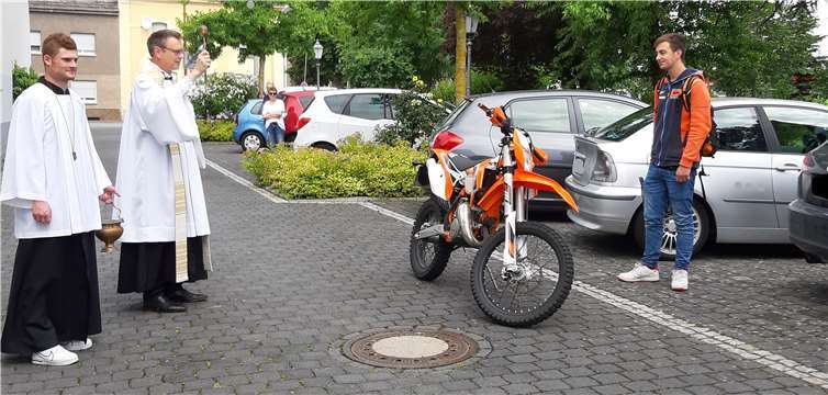 Auch Zweiräder wurden gesegnet. Foto: privat