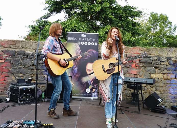 Auch als Gitarrenduo machten Amy & Ryan deutlich, dass Musik ihr Leben ist.