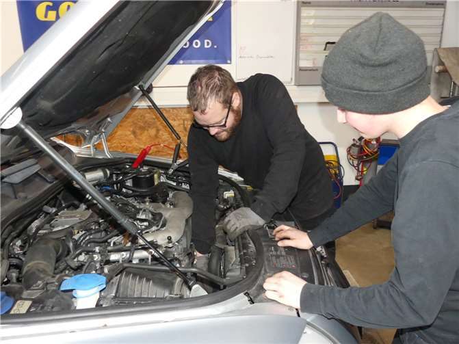 Auch als zertifizierter Ausbildungsbetrieb hat man sich bei Buchholzer KFZ schon lange einen guten Namen gemacht.
