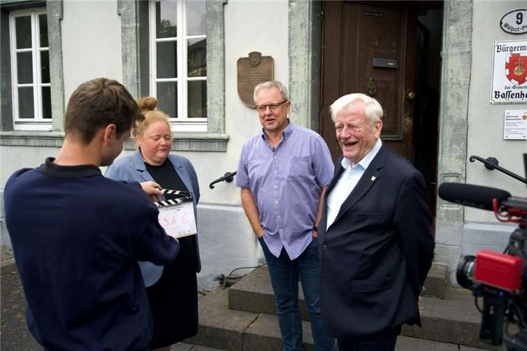 Auch am Bassenheimer Rathaus am wunderschönen Walpotplatz fanden Dreharbeiten statt. Fotos: Bernd Schneider