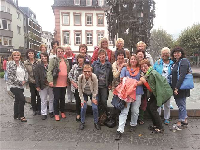 Auch am Mainzer Karnevalsbrunnen legten die Damen einen Zwischenstopp ein. privat