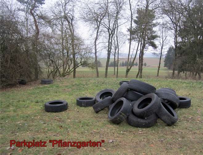 Auch am Parkplatz „Pflanzgarten“ wurden illegale Altreifen entdeckt.