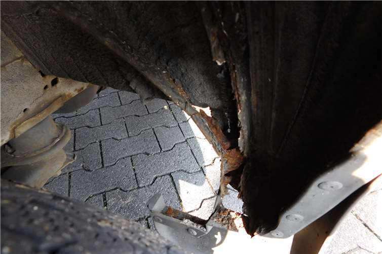 Auch am Radlauf vorne waren Durchrostungen entdeckt worden.