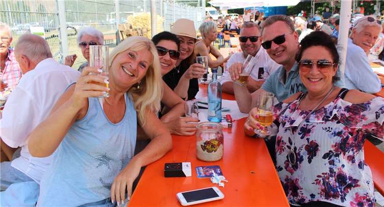 Auch am neuen Standort war die Stimmung bestens. Fotos: DU