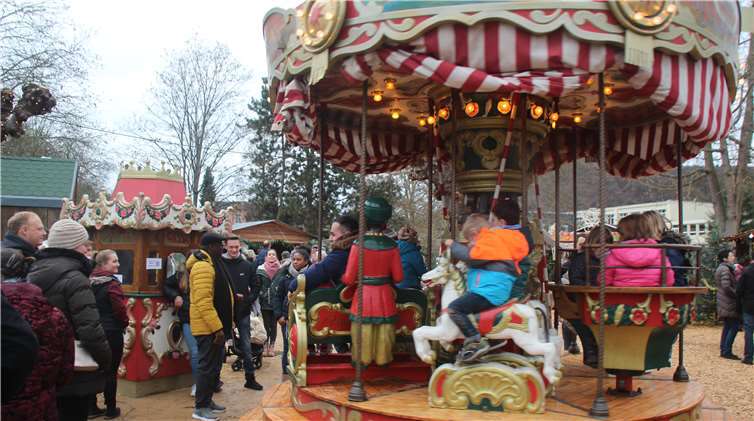 Auch am neuen Standort wieder im Einsatz: das nostalgische Karussell.