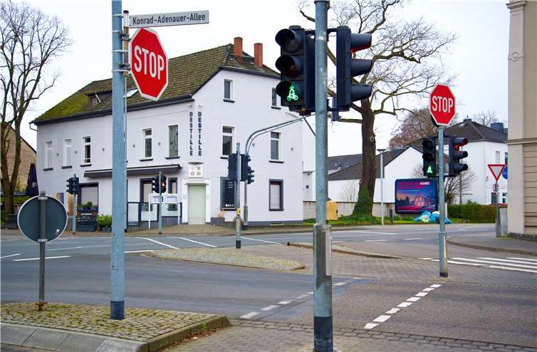 Auch an der Kreuzung Koblenzer Straße/Konrad-Adenauer-Allee kommen die Bäckerjungen als Ampelmännchen. Foto: HG Hansen