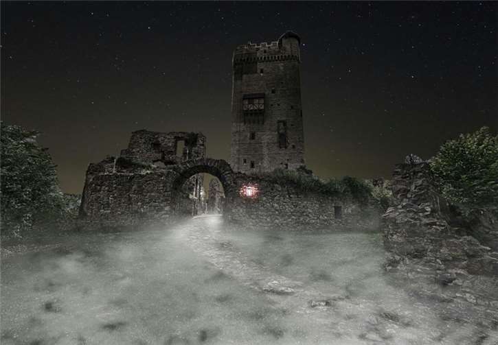 Auch auf Burg Olbrück wird an Halloween der Beginn der dunklen, mystischen Jahreszeit zelebriert. Foto: Tourist-Info Ferienregion Laacher See