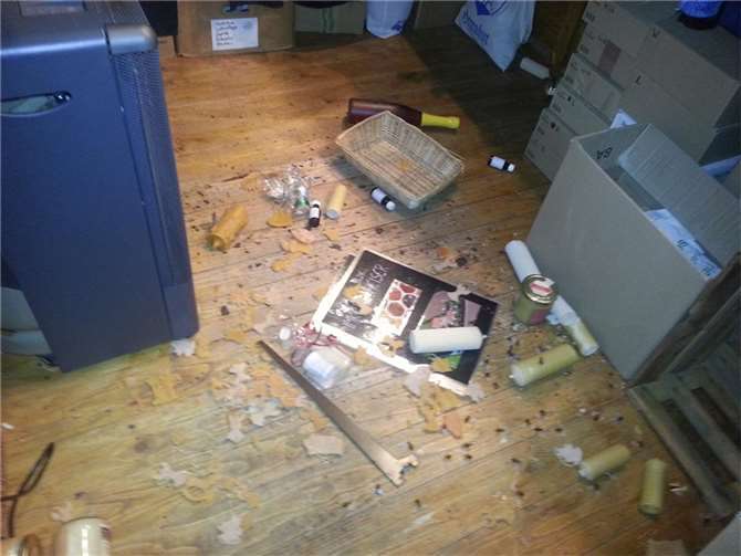 Auch auf dem Boden bot sich ein Bild der VerwüstungPolizeipräsidium Koblenz