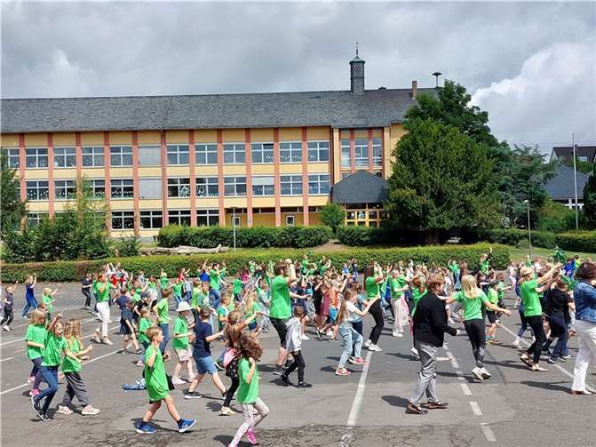Auch auf dem Schulhof gab es eine aktionsreiche Aufführung.