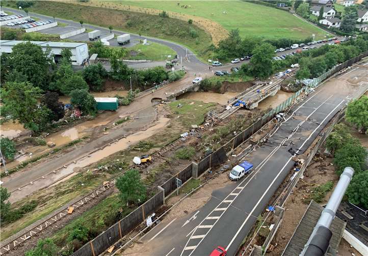 Auch auf der Bahnstrecke zwischen Euskirchen und Bad Münstereifel sind die Folgen des Unwetters an der Ahr sichtbar. Foto: Deutsche Bahn AG / Alexander Menk