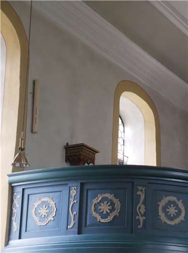 Auch auf der Empore wirkten die Eindringlinge in ihrer Zerstörungswut.