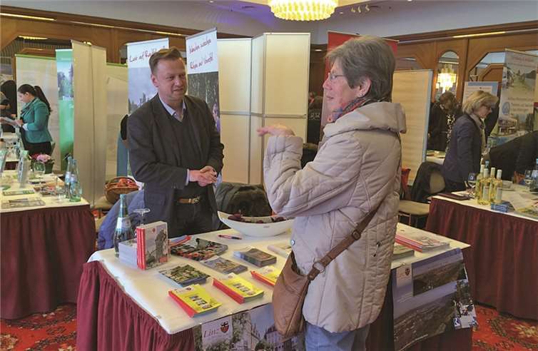 Auch auf der WanderArt in Königswinter warb die Linz Touristik mit Thomas Herschbach für die (Aktivurlaub-) Reize der Bunten Stadt.privat