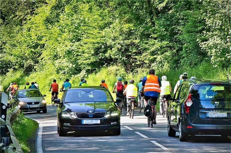 Auch auf dieser Straße zwischen Holler und Montabaur wird schon lange ein dringend notwendiger Radweg gefordert. Foto: Initiative Radweg L326
