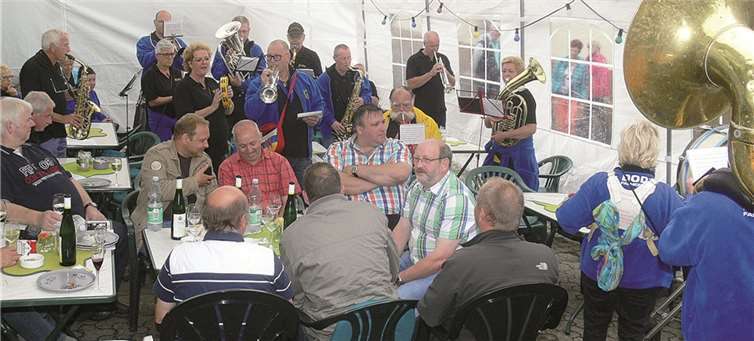 Auch auf treffliche Musikunterhaltung brauchten die Weinfreunde bei der Mesenicher Kellerkirmes nicht zu verzichten.TE