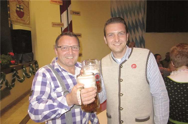 Auch aufgrund vieler bayrischer Leckereien, wie auch bayrischem Festbier, hatte die schwere Artillerie mit ihren Gästen einen tollen Abend. privat