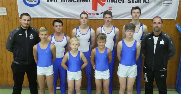 Auch außer Konkurrenz mehr als konkurrenzfähig: die Turner der beiden Mannschaften und das Trainierteam Daniel Wagenleitner und Ralf Schlich.Foto: R. Schlich