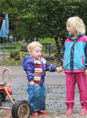 Auch bei Regenwetter kann der Außenbereich der Kita genutzt werden. Fotos: Stadt Neuwied