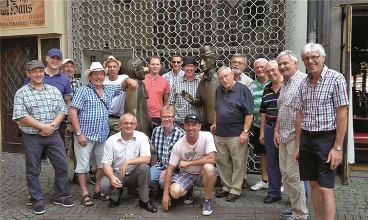 Auch bei Tünnes und Schäl machte die KG Leubsdorf einen kurzen Halt.privat