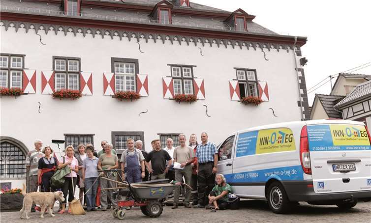 Auch bei der zweiten der Ehrenamtsinitiative „Linz blitzblank“ war das historische Rathaus Treffpunkt für alle freiwilligen Helferinnen und Helfer. privat