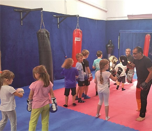Auch beim Boxen hatten die Kinder aus Wormersdorf viel Spaß.privat