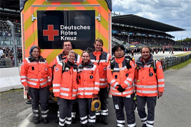 Auch beim Gridwalk kurz vor dem Rennen waren die Helfenden des DRK-Kreisverbands Ahrweiler e.V. unmittelbar vor Ort, um im Notfall schnell eingreifen zu können