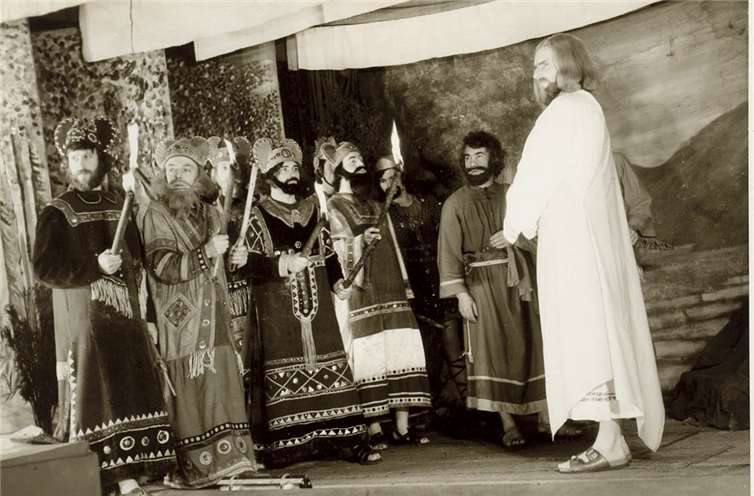 Auch damals schon, hielt der Fotograf Bernd Schmitz, die Passionsspiele im Bild fest.-BS-