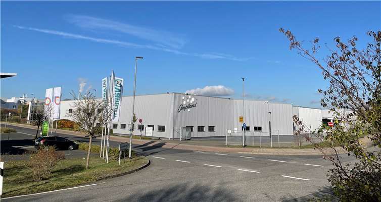 Auch das Gewerbegebiet am weißen Haus soll an schnelles Internet angeschlossen werden. Foto: privat