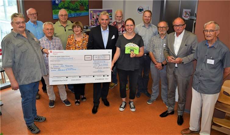 Auch das Haus der Familie freut sich über 500 Euro, die die Häcker für soziale Projekte gespendet haben.