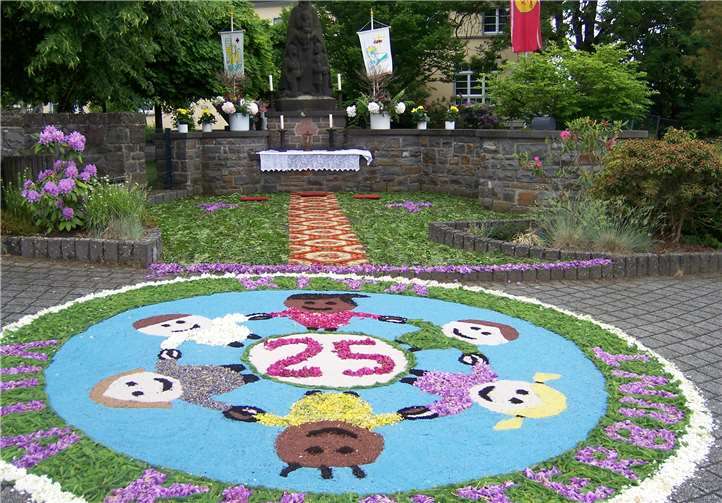 Auch das Jubiläum der Kindertagesstätte hatte seinen Platz im Rahmen der Fonleichnamszeremonie.