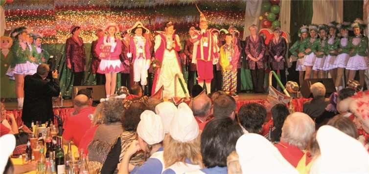 Auch das Kinderprinzenpaar kam zum Feiern. AND