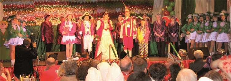 Auch das Kinderprinzenpaar kam zum Feiern. AND