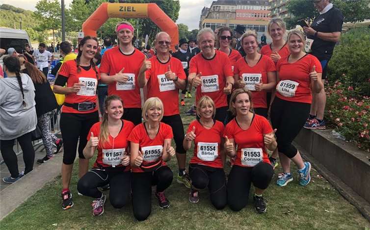 Auch das Laufteam von BLICK aktuell warwieder mit dabei und freute sich nach dem Zieleinlauf .