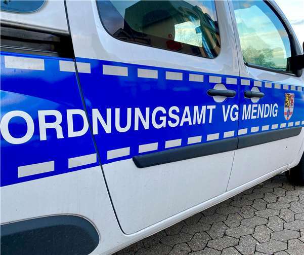 Auch das Ordnungsamt der VG Mendig kontrollierte das Tragen der Maske. Foto: Verbandsgemeinde Mendig