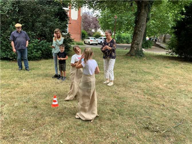 Auch das Sackhüpfen war sehr beliebt und wurde von den Kindern ausgiebig genutzt. Fotos: Ortsverbands Bendorf Bündnis 90 / Die Grünen