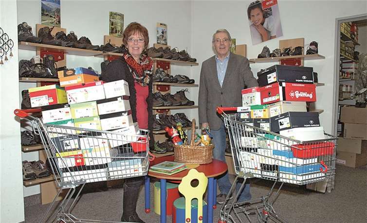 Auch das Schuhhaus Nett beteiligte sich mit einer Spende an Kinderschuhen.