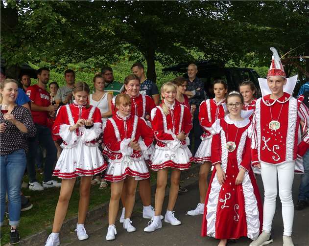 Auch das amtierende Kinderprinzenpaar mit Prinz Kilian und Prinzessin Lara machten ihre Aufwartung.