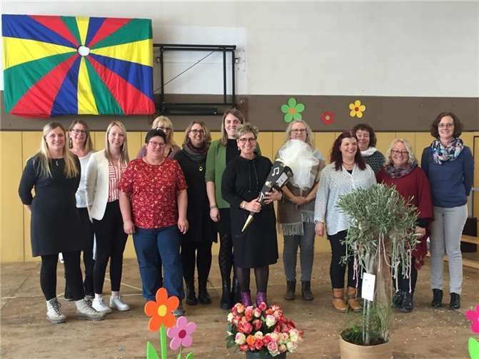 Auch das gesamte Kollegium der Schieferland-Grundschule Laubach-Masburg sagte der Chefin „Auf Wiedersehen“ und Dankeschön. Foto: privat