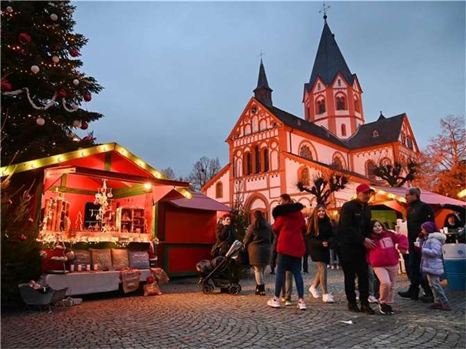 Auch dem Kirchplatz entsteht wieder ein uriges Hüttendorf.Foto: RASCH
