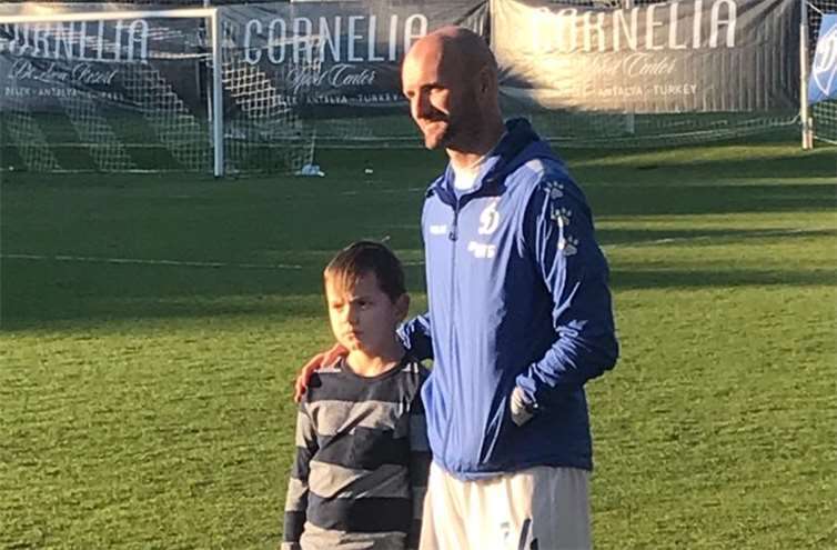Auch dem ehemaligen Bundesligaprofi Konstantin Rausch kamen die A-Junioren ganz nahe in ihrem Trainingslager.