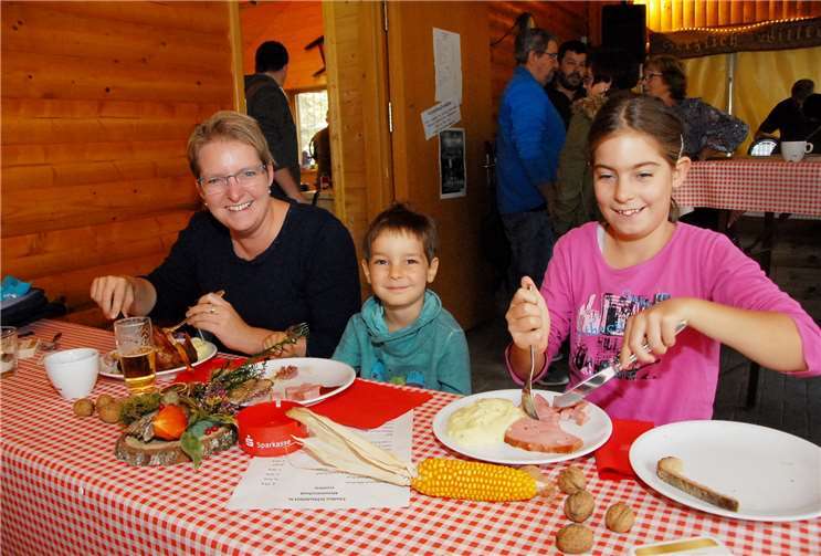Auch den kleinen Besuchern schmecken die Hausmacher Wurst und Fleischangebote immer sehr lecker.