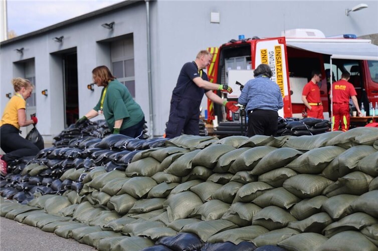 Auch der Aufbau von Sandsackverbauungen wurde geübt.