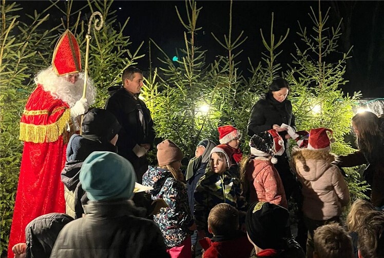 Auch der Besuch des Nikolaus durfte nicht fehlen. Fotos: Carpe Diem Müllenbach-Laubach e.V.