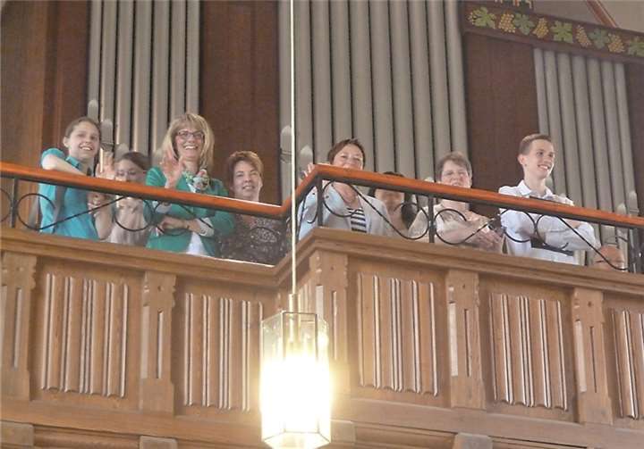 Auch der Chor hatte seine Freude an dieser etwas ausgefallenen Zeremonie.