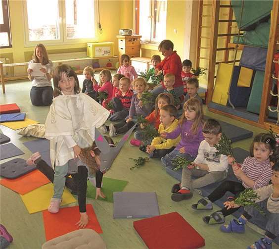 Auch der Einzug in Jerusalem wurde von den Kindern in einem Rollenspiel verbildlicht. privat