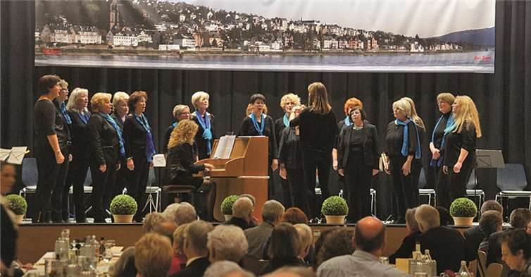 Auch der Frauenchor durfte and diesem Abend nicht fehlen.