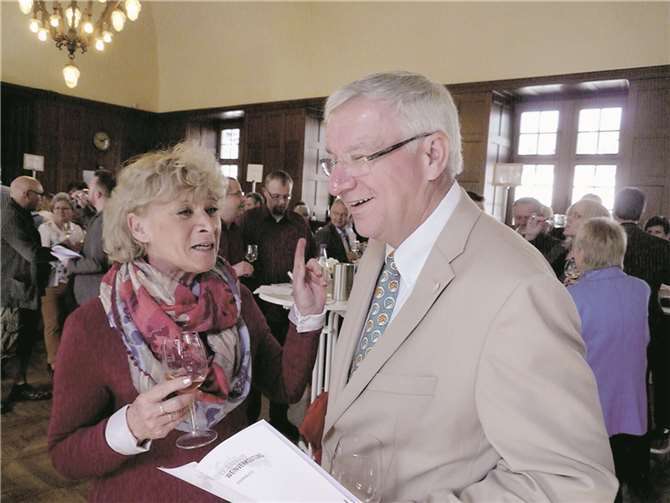 Auch der Koblenzer Oberbürgermeister Prof. Dr. Hofmann-Göttig, eigentlich ein bekennender Rotwein-Liebhaber, und seine Frau Dr. Christiane Herzog probierten gerne einen der edlen Weißweine.
