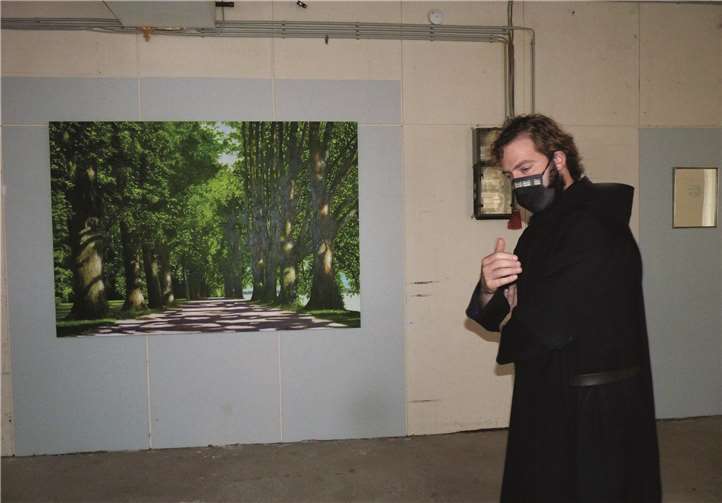 Auch der Künstler Andreas Scholz macht mit seinem im Lindenhofpark am Bodensee entstandenen Werk das Spiel von Licht und Schatten deutlich.